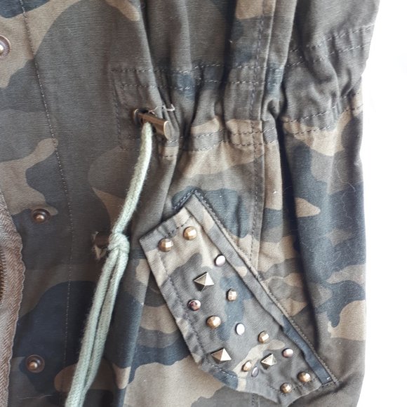 Army Camouflage Vest - Picture 4 of 10